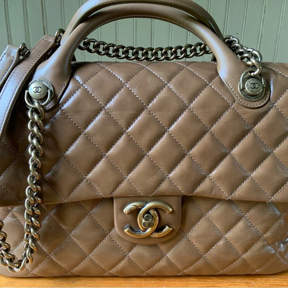 Classic brown lamb‎ skin Chanel handbag with shoulder strap